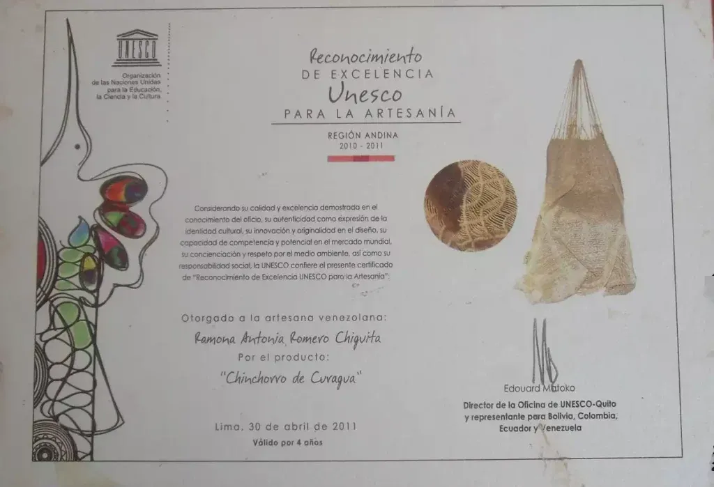 Reconocimiento de Excelencia UNESCO para la artesanía a los chinchorros de curagua, 2011.